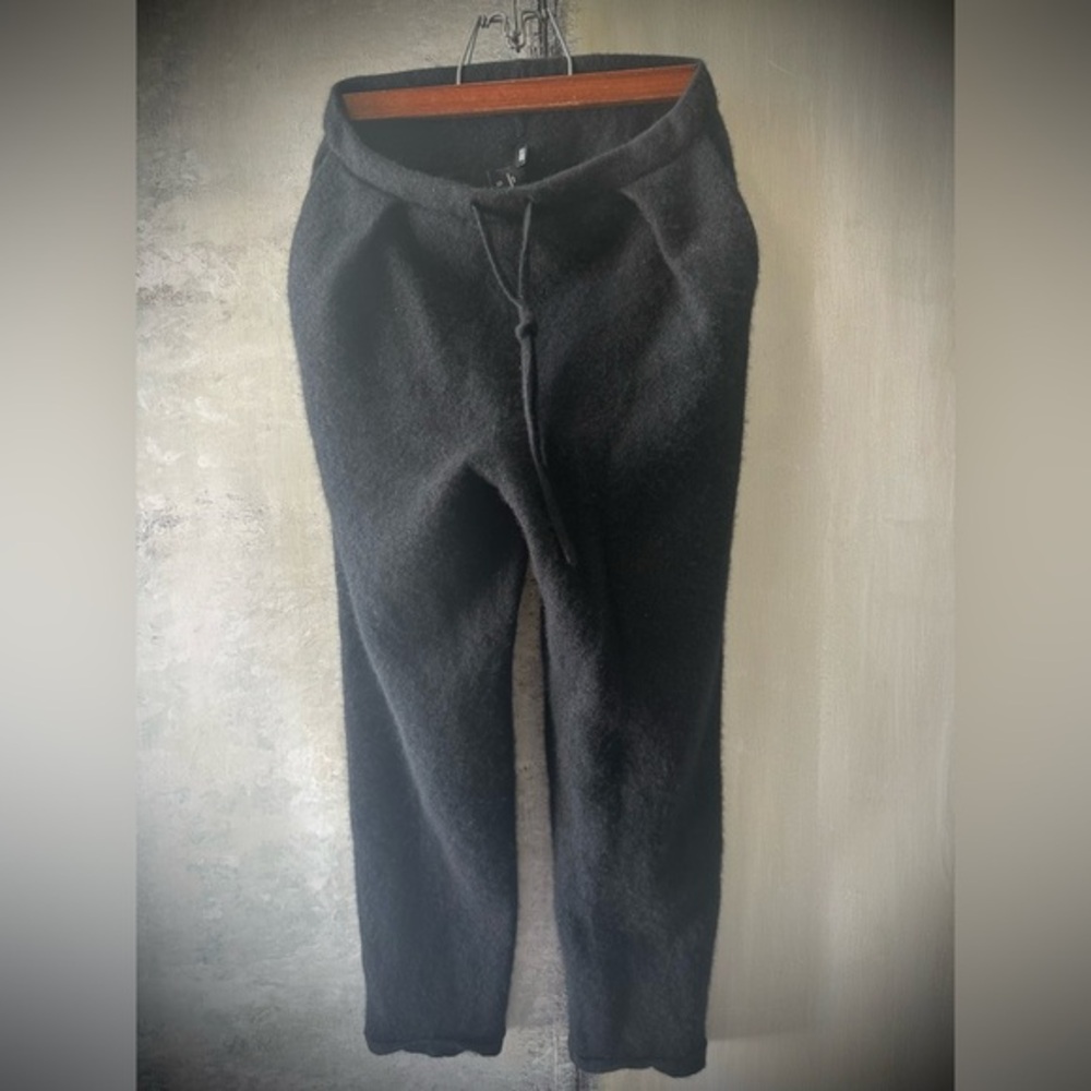 GOBI Cashmere Black Cropped Leisure Pants, S